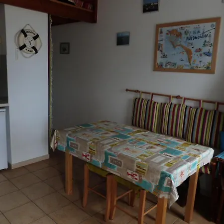 Vakantiehuis Maisonnette A Barbatre, 30m De La Pour 4 Pers - Fr-1-823-57 *